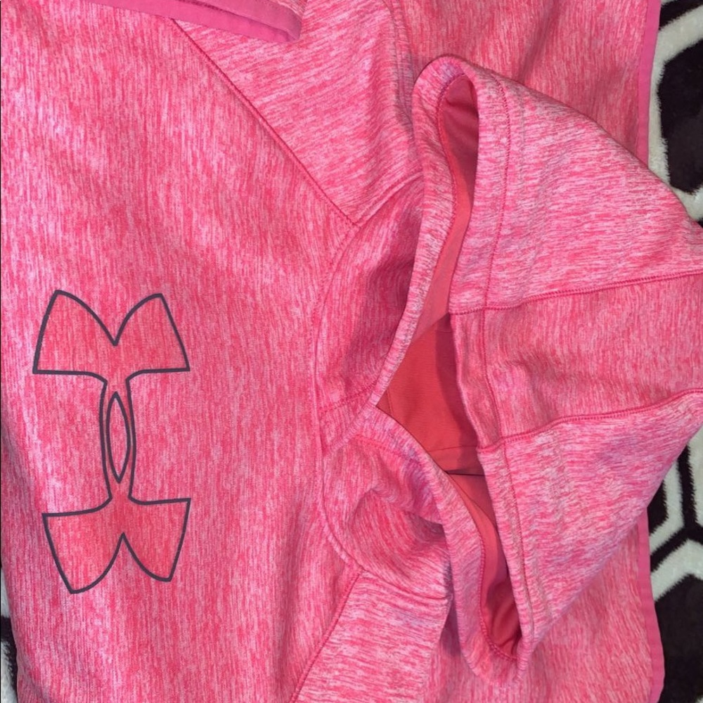 Underarmour hoodie with thumb wholes